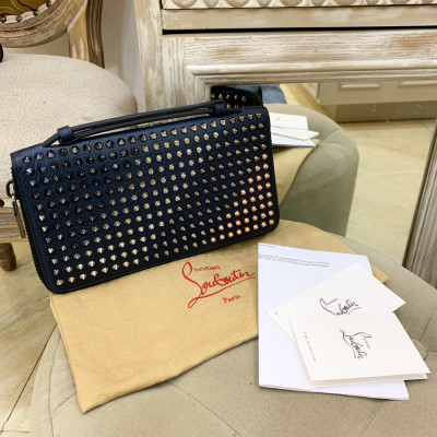 Clutch Louboutin đinh nhiều màu