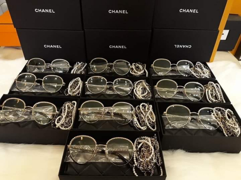 Kính Chanel Ngọc Trai giá sale new