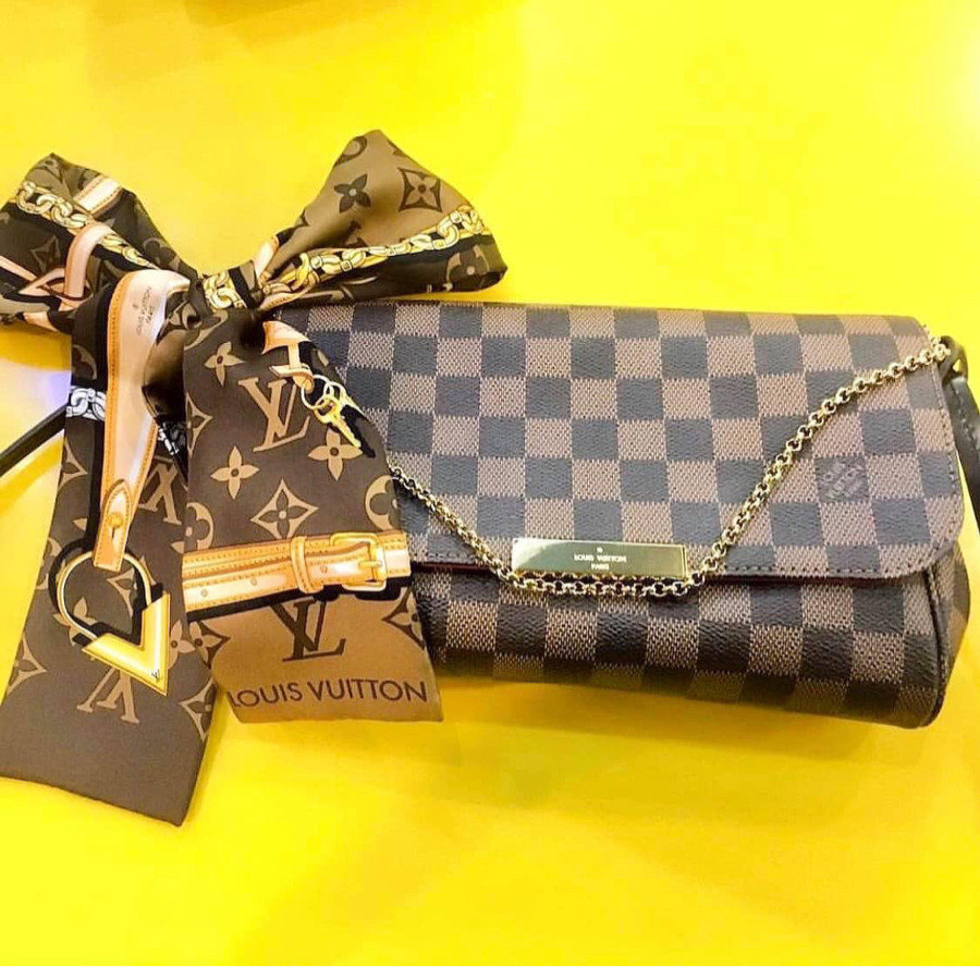 Khăn Louis Vuitton