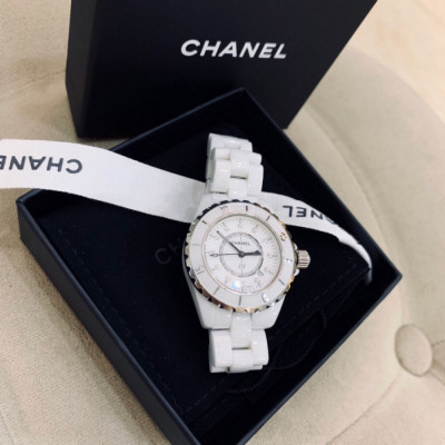 Đồng hồ Chanel J12 ceramic trắng 33mm