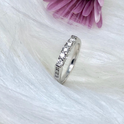 Nhẫn ngoại vàng trắng gắn kim cương thiên nhiên mã H10561
