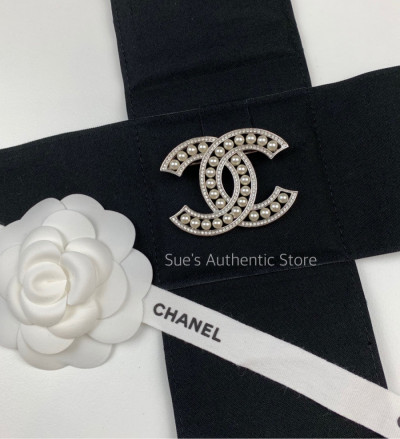 Cài áo Chanel