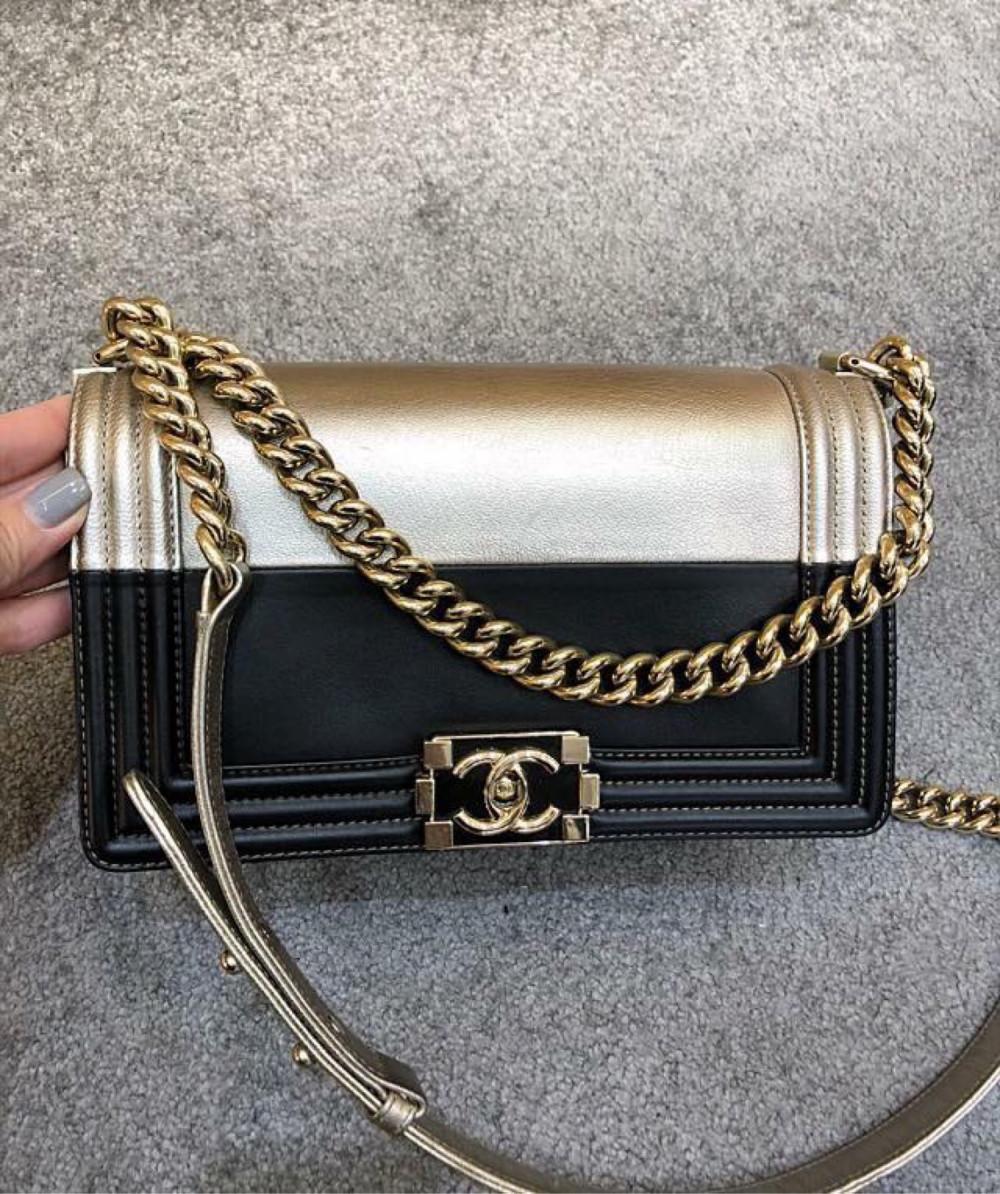 Chanel boy old medium limited