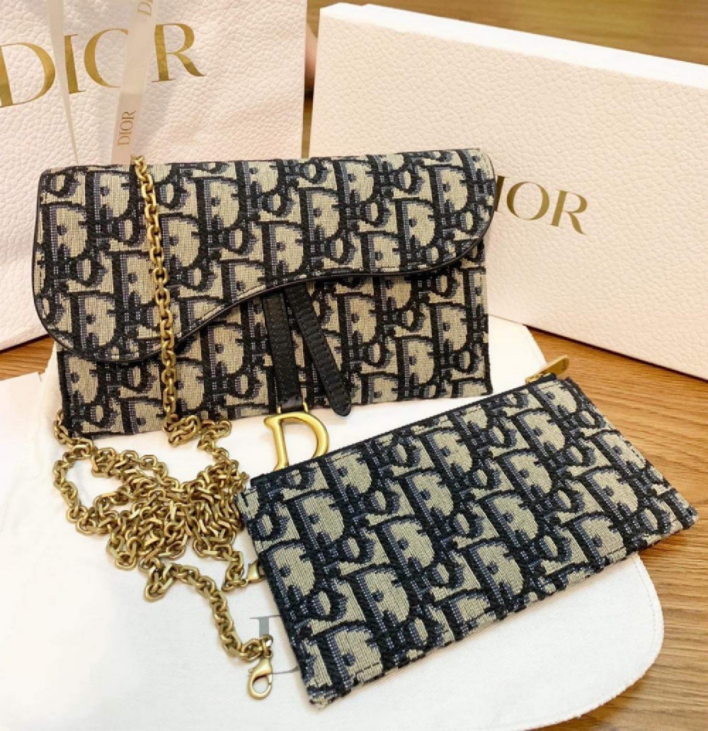 Dior pouch