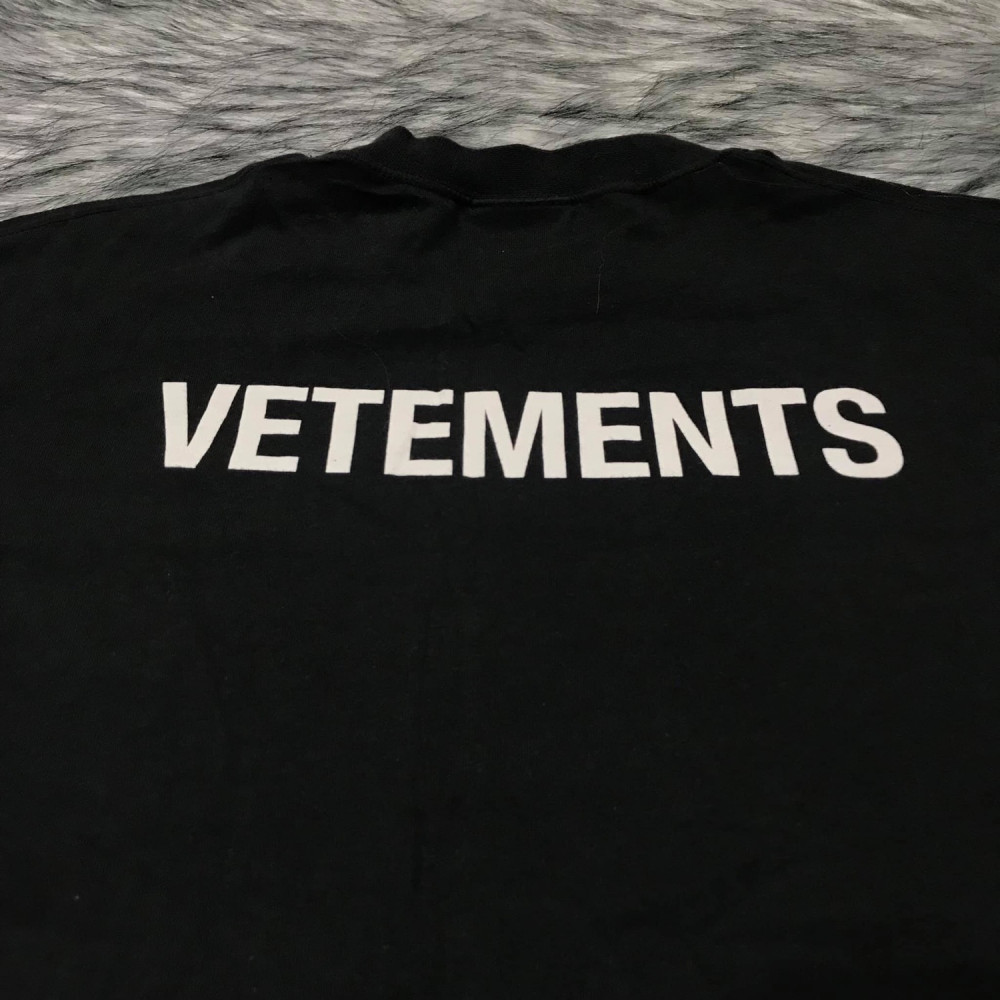 Áo Vetements