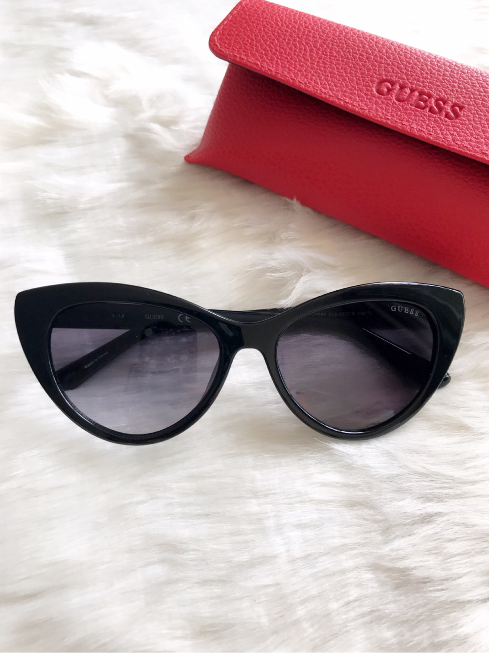 Kính Guess