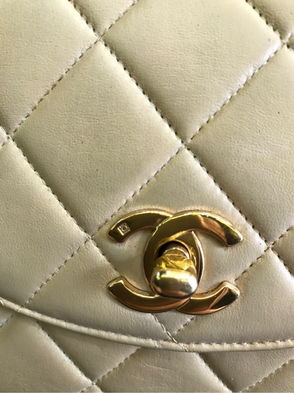 Túi Chanel màu beige