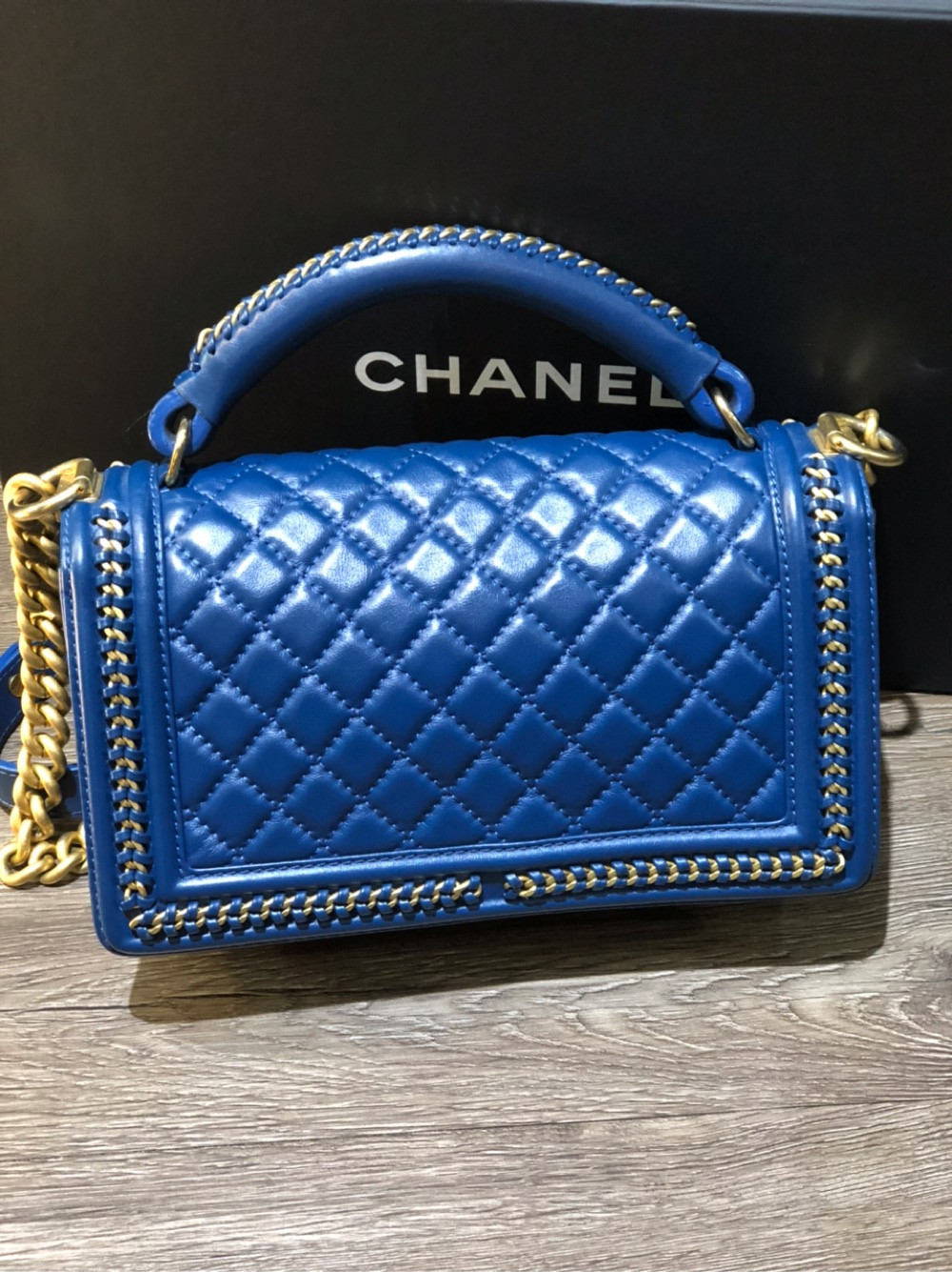 Túi Chanel boy size M