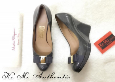 Salvatore Ferragamo  pump bow - đế xuồng - gray patent sz 7c