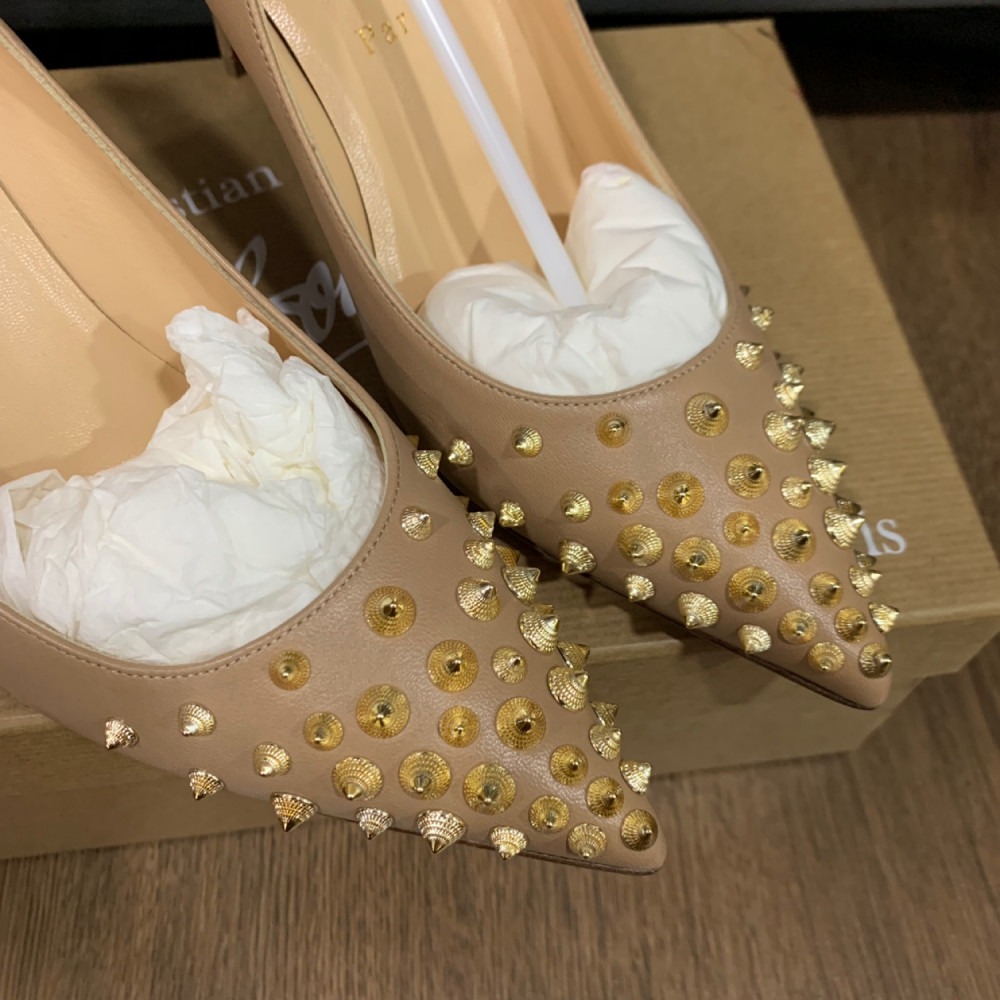 Giày Louboutin nude đinh vàng sz 37 new