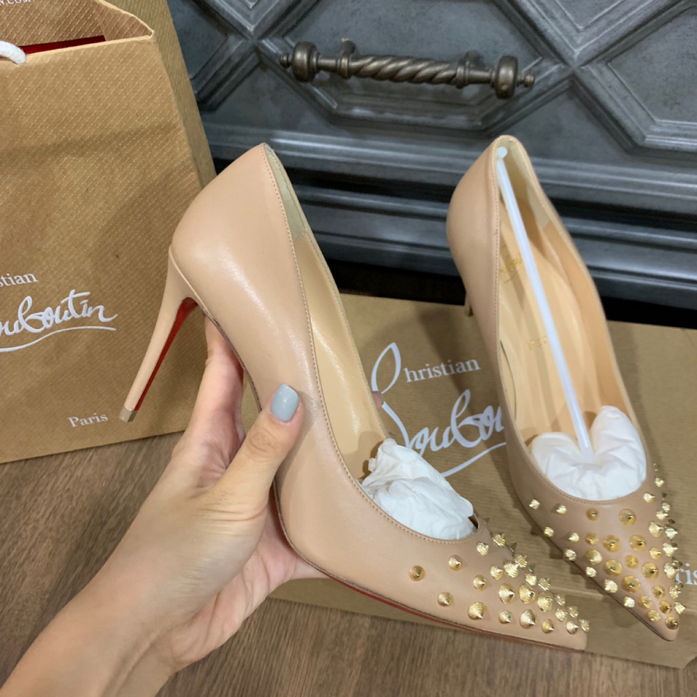 Giày Louboutin nude đinh vàng sz 37 new