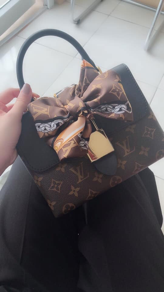 Khăn Louis Vuitton