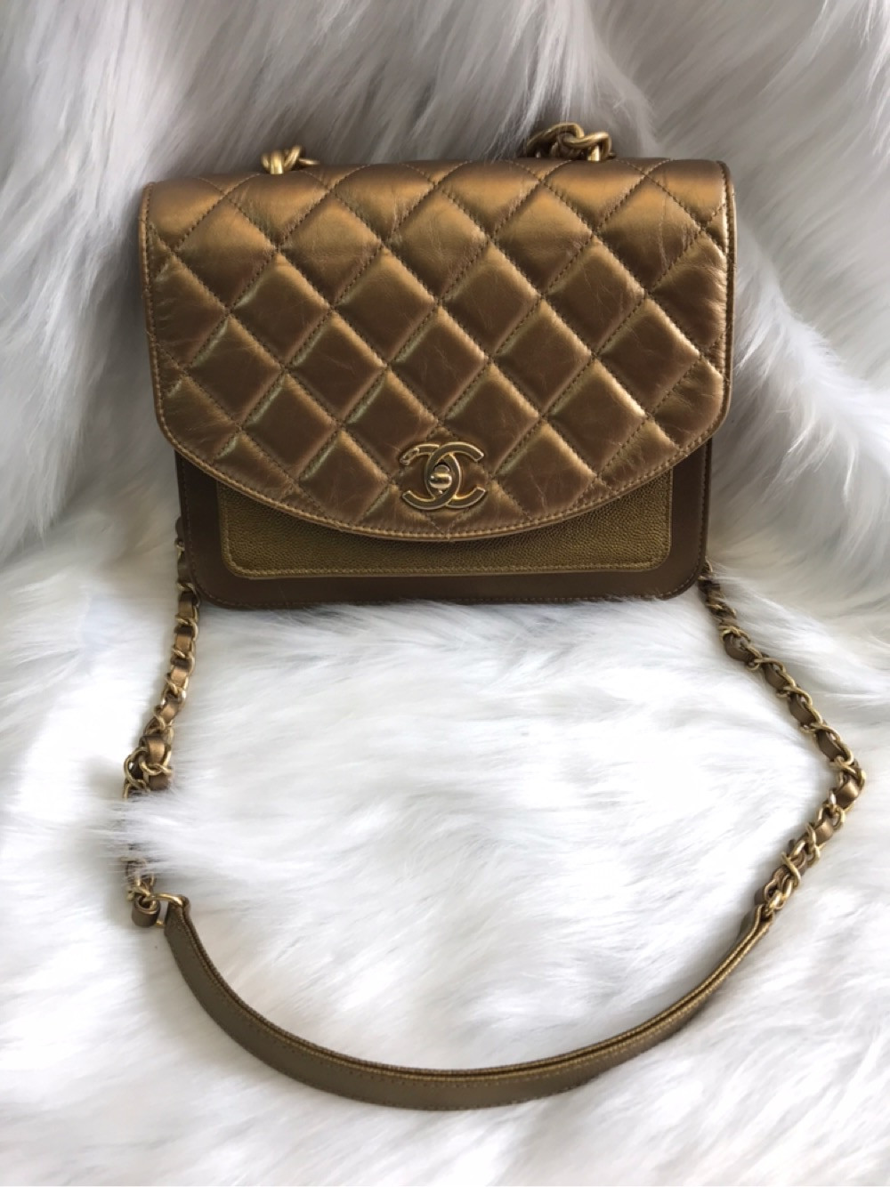 Túi Chanel metalic gold