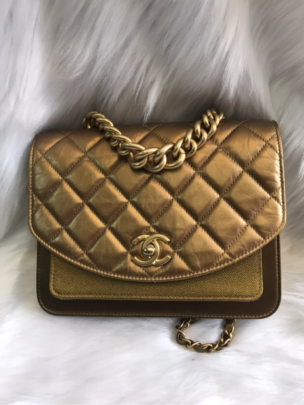 Túi Chanel metalic gold