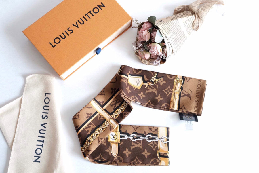 Khăn Louis Vuitton