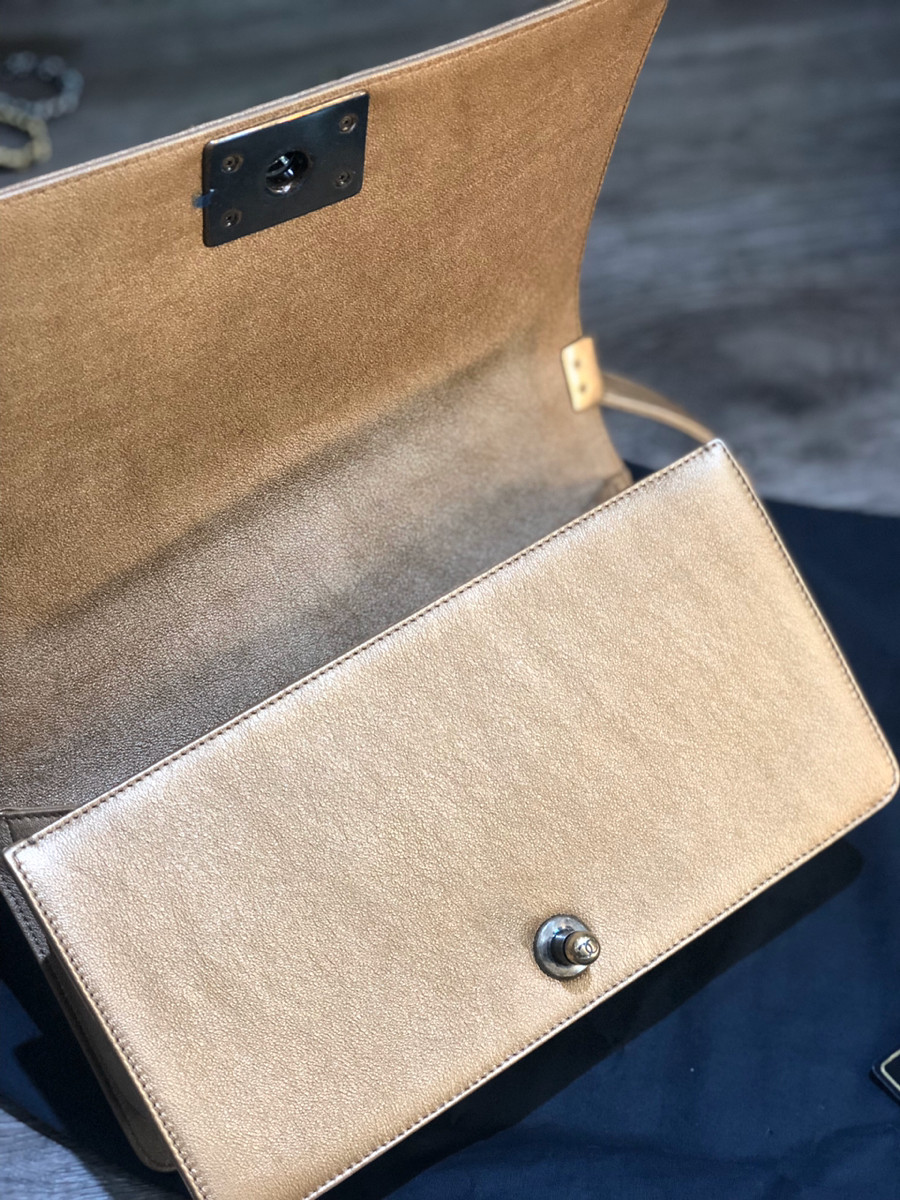 Túi Chanel Boy M Limited