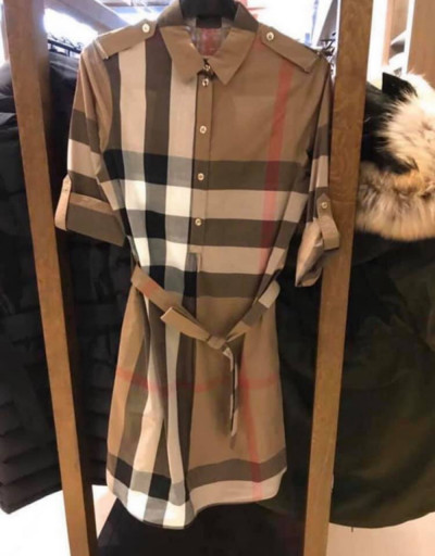 Váy Burberry