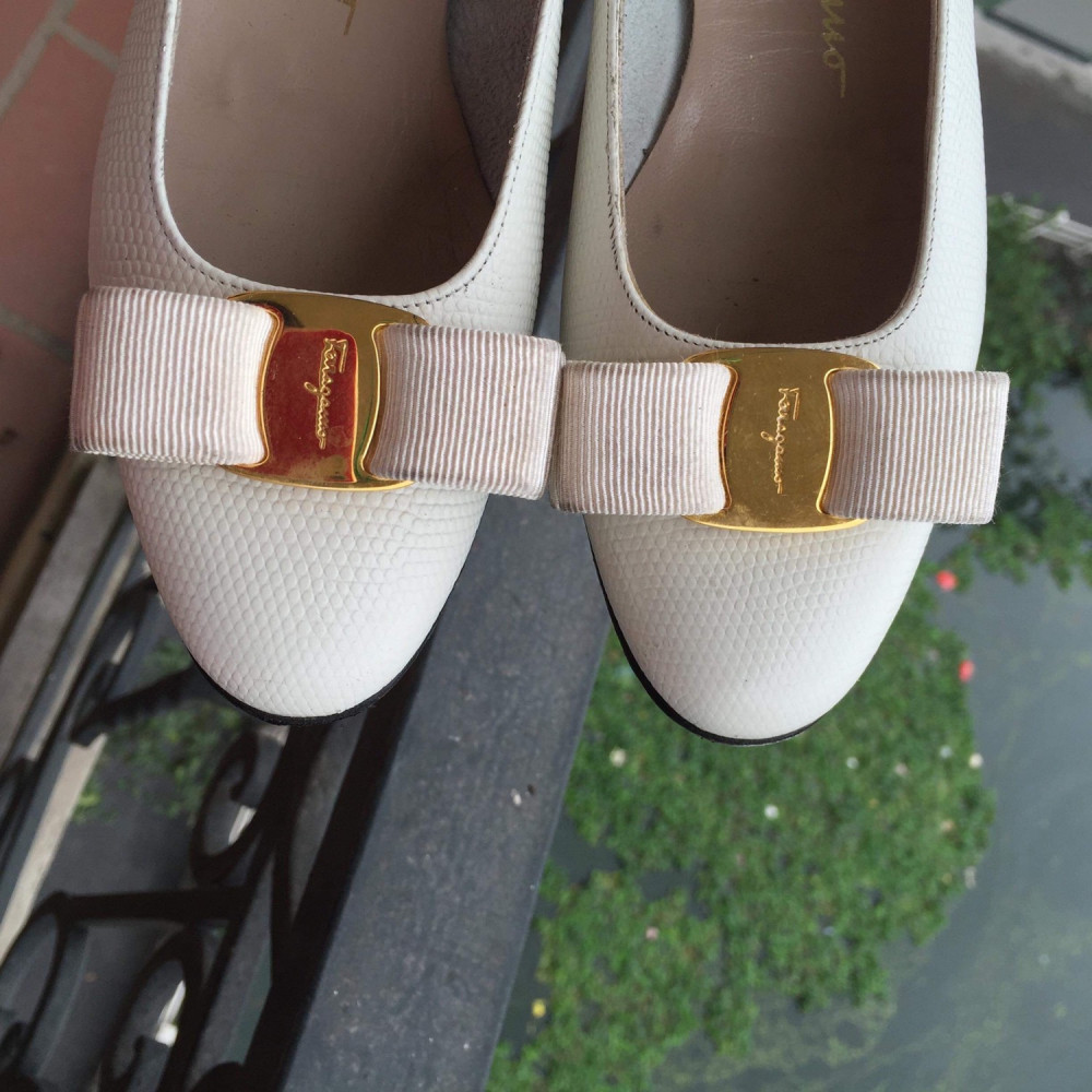 Salvatore Ferragamo giày vara trắng sần sz 4,5c