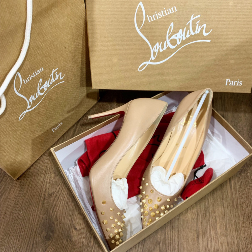 Giày Louboutin nude đinh vàng sz 37 new