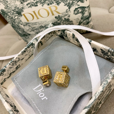 Khuyên tai Dior new 2019
