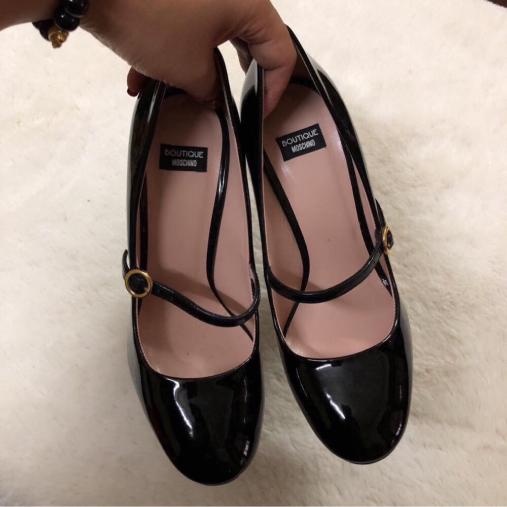 Moschino pump - black pantent sz 36