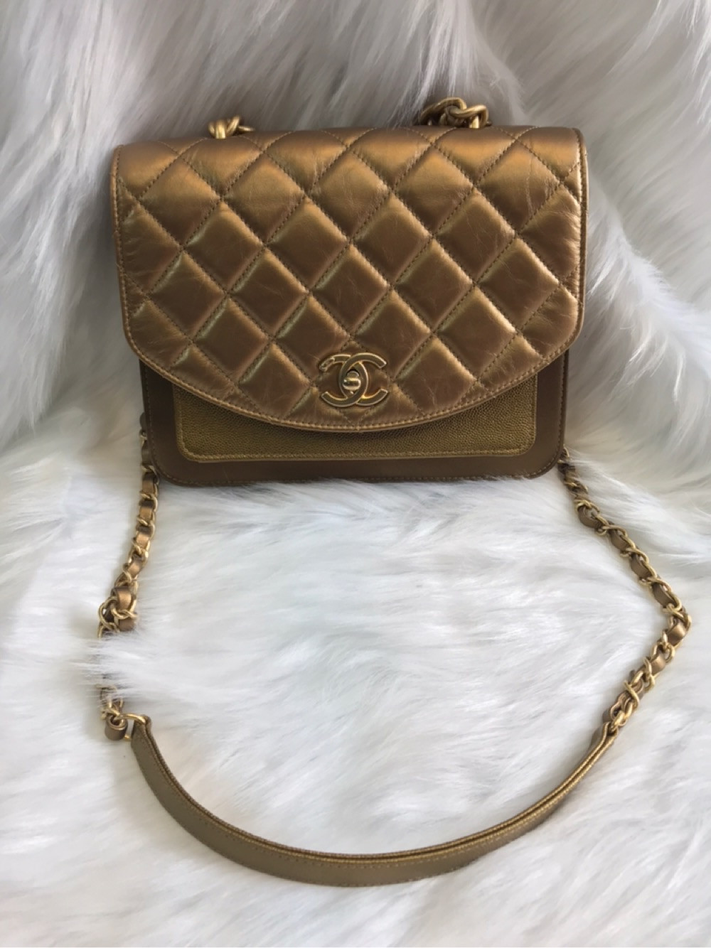 Túi Chanel metalic gold