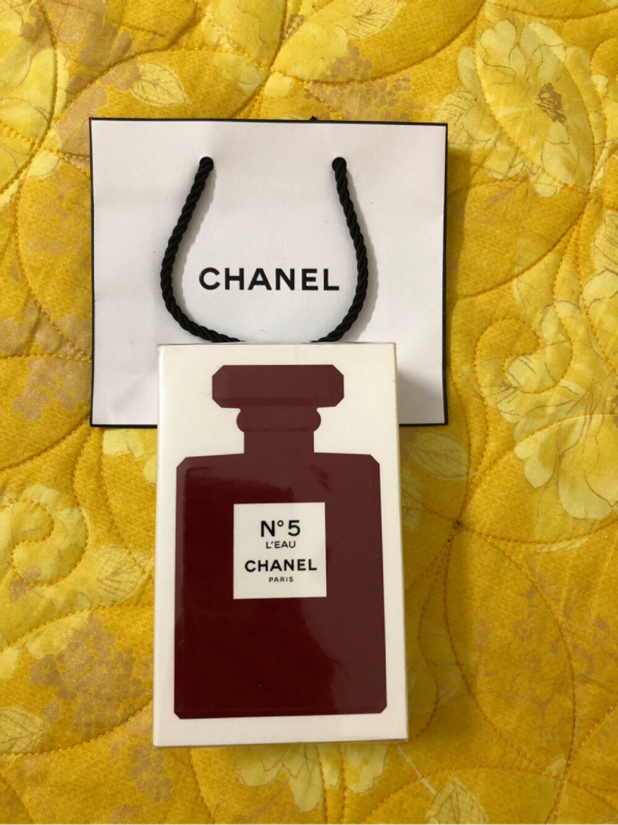 Chanel N°5 L’Eau Red Limited Edition 100ml mua tại Pháp